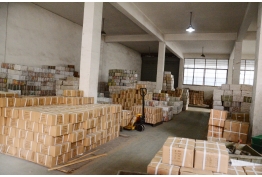 倉(cāng)庫(kù)一角